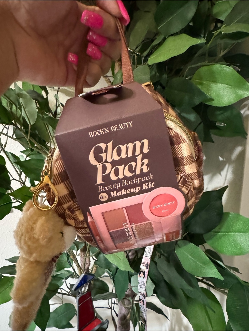 6pcs Glam Pack Beauty Backpack
Makeup Kit - Brown Plaid backpack🧸